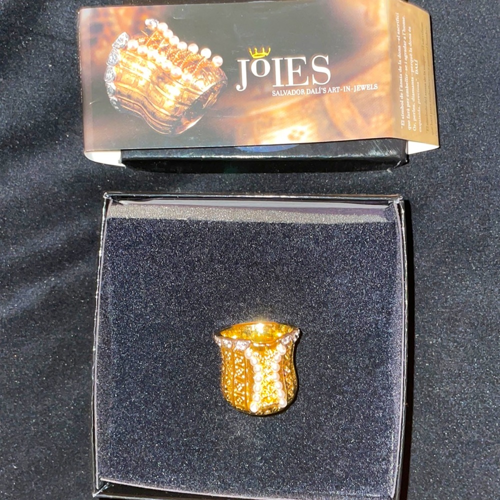 Salvador Dali Corset ring with pearls